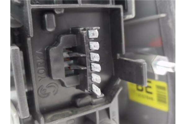 Recambio de piloto trasero izquierdo para opel vectra c berlina 1.9 elegance referencia OEM IAM 13157646  