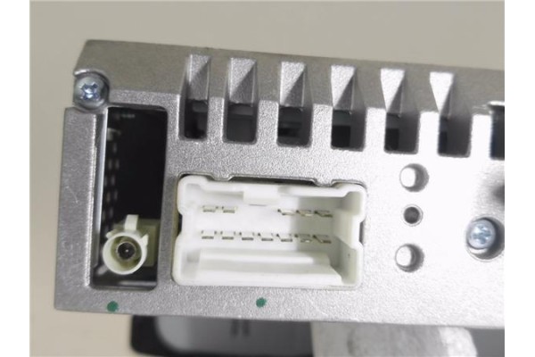 Recambio de autoradio para dacia sandero ii 1.2 ambiance referencia OEM IAM 281153889R  