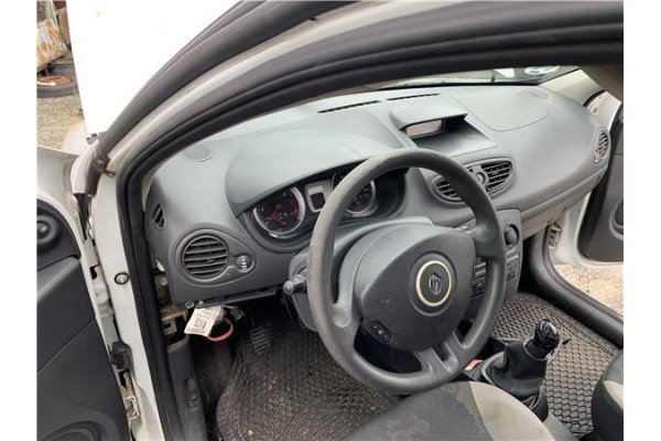 Recambio de salpicadero para renault clio iii 1.5 dci (c/br1g) referencia OEM IAM 8200407575  