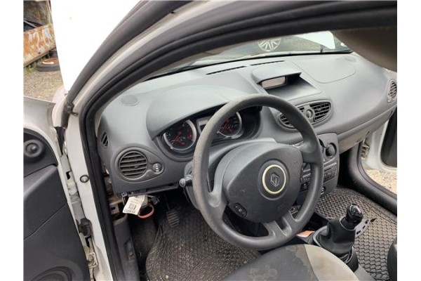 Recambio de salpicadero para renault clio iii 1.5 dci (c/br1g) referencia OEM IAM 8200407575  