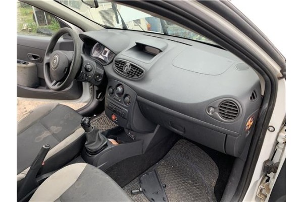 Recambio de salpicadero para renault clio iii 1.5 dci (c/br1g) referencia OEM IAM 8200407575  