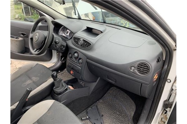 Recambio de salpicadero para renault clio iii 1.5 dci (c/br1g) referencia OEM IAM 8200407575  