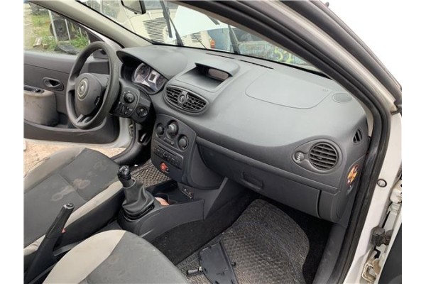 Recambio de salpicadero para renault clio iii 1.5 dci (c/br1g) referencia OEM IAM 8200407575  