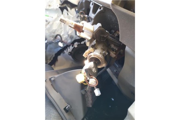 Recambio de clausor para toyota verso (aur2/zgr2) 2.0 d-4d referencia OEM IAM 690570F040  