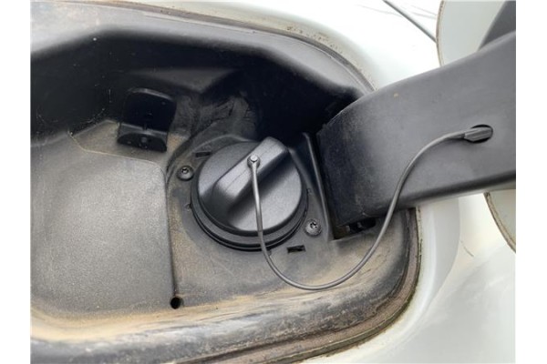 Recambio de tapon combustible para renault clio iii 1.5 dci (c/br1g) referencia OEM IAM 7700431898  