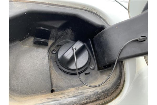 Recambio de tapon combustible para renault clio iii 1.5 dci (c/br1g) referencia OEM IAM 7700431898  