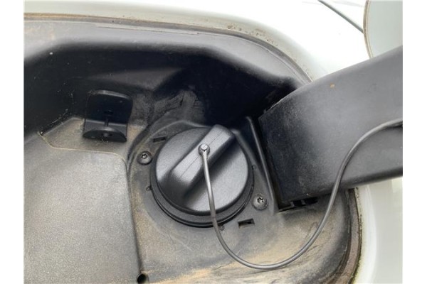 Recambio de tapon combustible para renault clio iii 1.5 dci (c/br1g) referencia OEM IAM 7700431898  