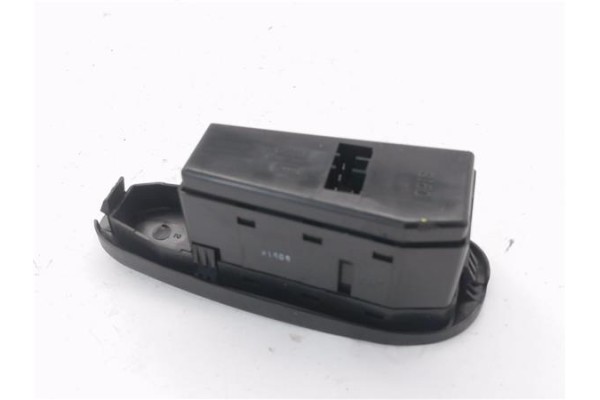 Recambio de mando elevalunas delantero derecho para hyundai coupe (j2) 2.0 referencia OEM IAM 9358027000  