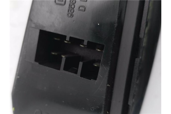 Recambio de mando elevalunas delantero derecho para hyundai coupe (j2) 2.0 referencia OEM IAM 9358027000  