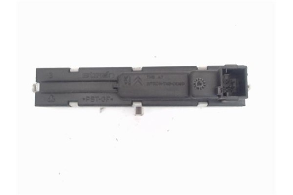 Recambio de conjunto interruptores para peugeot 207 1.6 hdi referencia OEM IAM 6105E5  