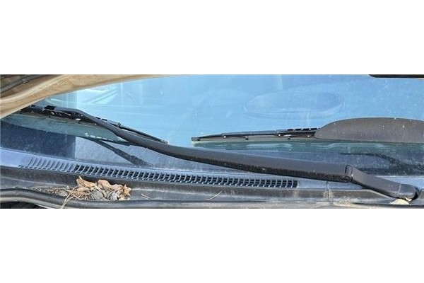 Recambio de brazo limpiaparabrisas delantero derecho para hyundai h-1 furgón 2.5 crdi referencia OEM IAM 983204A000 983604A500 