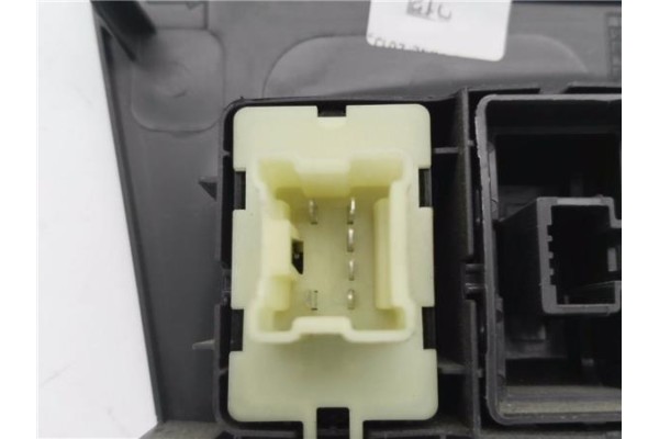 Recambio de mando elevalunas para dacia sandero ii 1.2 ambiance referencia OEM IAM 275009384R  