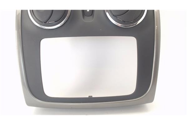 Recambio de embellecedor consola central para dacia sandero ii 1.2 ambiance referencia OEM IAM 682608729R 1247213X 