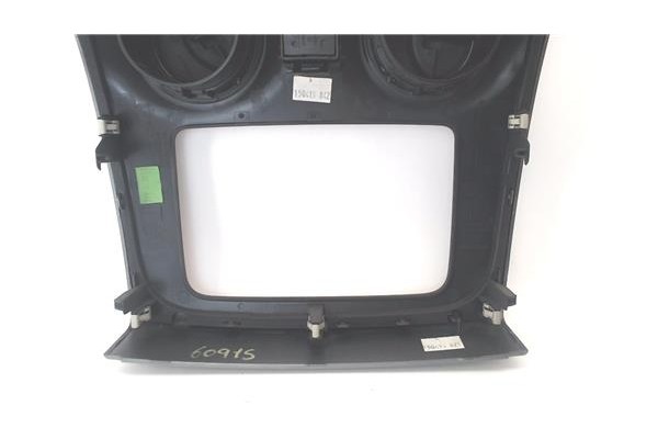 Recambio de embellecedor consola central para dacia sandero ii 1.2 ambiance referencia OEM IAM 682608729R 1247213X 