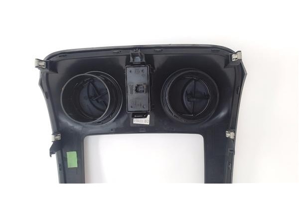 Recambio de embellecedor consola central para dacia sandero ii 1.2 ambiance referencia OEM IAM 682608729R 1247213X 