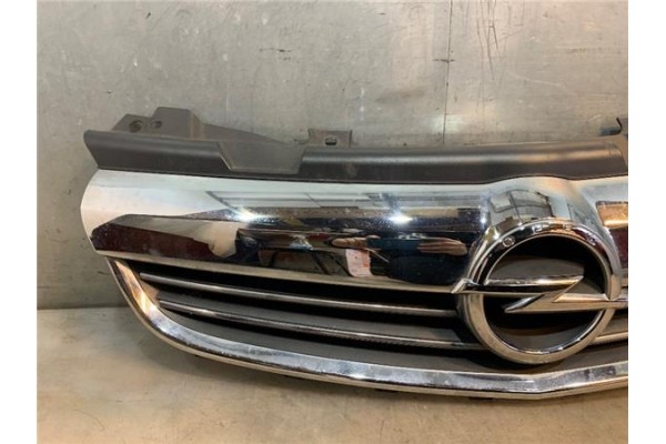 Recambio de rejilla capo para opel zafira 1.7 cdti referencia OEM IAM 13247331  