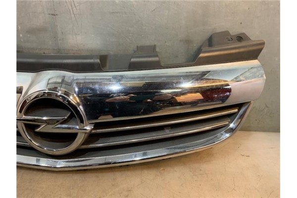 Recambio de rejilla capo para opel zafira 1.7 cdti referencia OEM IAM 13247331  