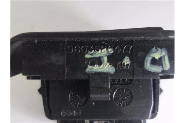 Recambio de mando elevalunas delantero izquierdo para citroen zx 1.9 d referencia OEM IAM 9603526477  