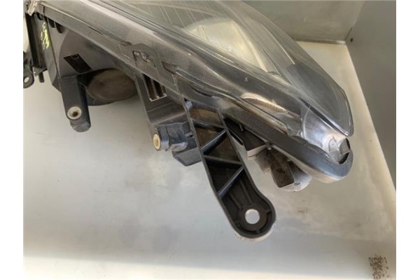 Recambio de faro delantero dcho para opel zafira 1.7 cdti referencia OEM IAM 13252473RH  