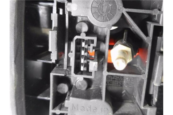 Recambio de piloto trasero derecho para citroen xantia berlina 3.0 v6 activa referencia OEM IAM 2223DR  