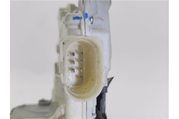 Recambio de cierre electromagnetico trasero derecho para audi a3 sportback (8pa) 2.0 tdi ambiente referencia OEM IAM 4F0839016  