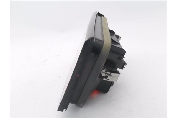 Recambio de piloto porton trasero izquierdo para citroen xantia berlina 3.0 v6 activa referencia OEM IAM 2224G  