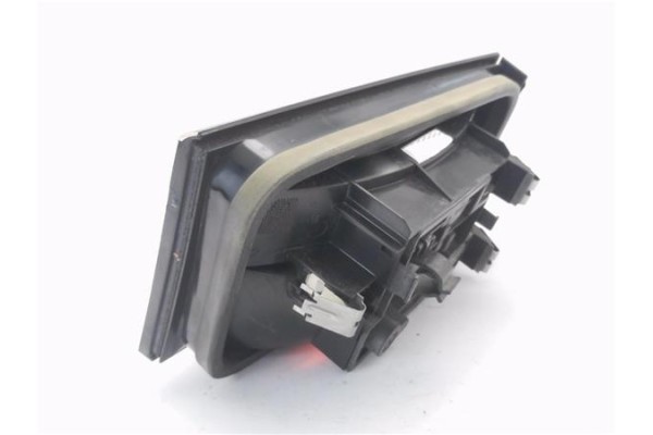 Recambio de piloto porton trasero izquierdo para citroen xantia berlina 3.0 v6 activa referencia OEM IAM 2224G  