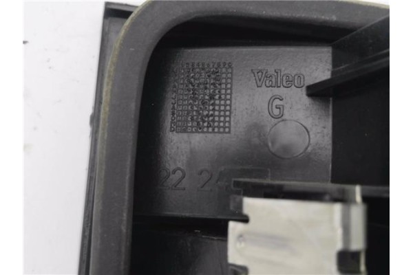 Recambio de piloto porton trasero izquierdo para citroen xantia berlina 3.0 v6 activa referencia OEM IAM 2224G  