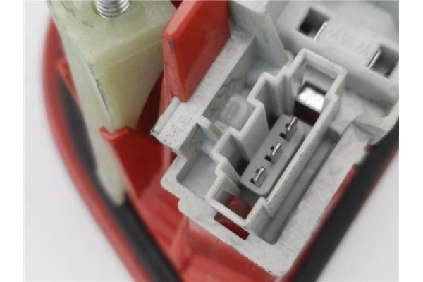 Recambio de piloto porton trasero izquierdo para audi a3 sportback (8pa) 2.0 tdi ambiente referencia OEM IAM 8P4945093R  