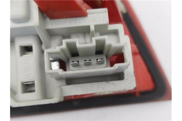 Recambio de piloto porton trasero derecho para audi a3 sportback (8pa) 2.0 tdi ambiente referencia OEM IAM 8P4945094B  