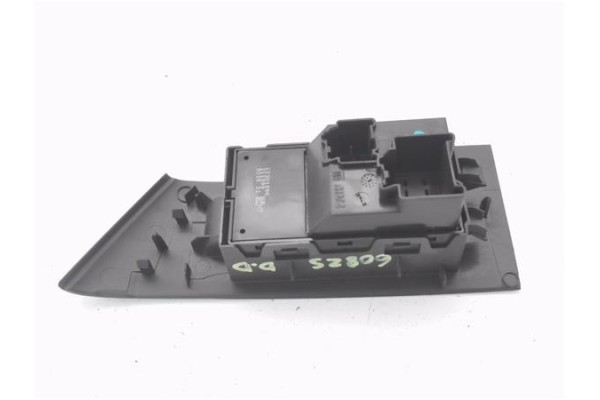 Recambio de mando elevalunas delantero derecho para opel astra j berlina 5p 1.6 selective referencia OEM IAM 13301886  