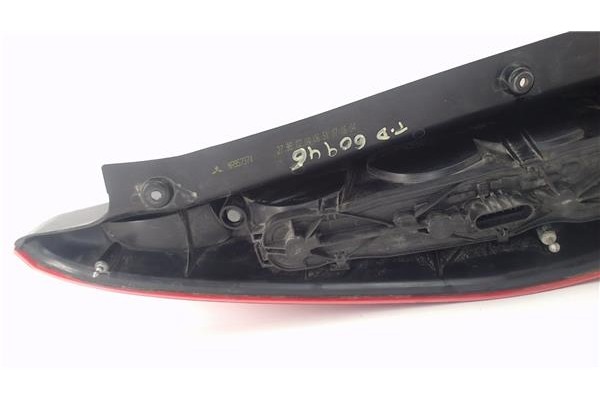 Recambio de piloto trasero derecho para mitsubishi colt cz3 berl. 5 (z30a) 1.3 (z35a, z33a, z34a) referencia OEM IAM MR957374  