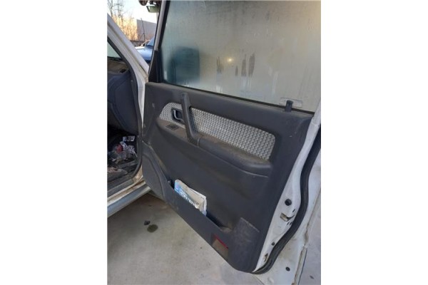 Recambio de guarnecido puerta delantero derecha para mitsubishi montero (v20/v40) 2.8 d a las 4 ruedas (v46w, v26w) referencia O