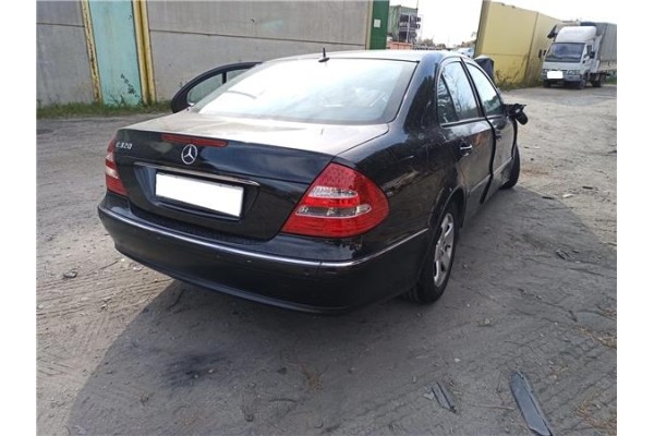 mercedes-benz clase e (bm 211) berlina del año 2003