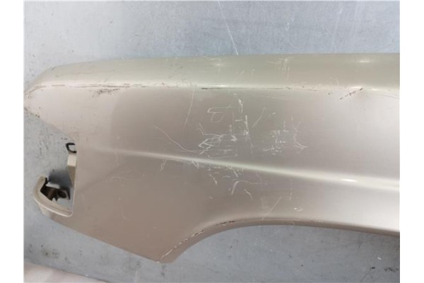 Recambio de aleta delantero izquierda para mercedes-benz 190 (w201) 2.0 (201.023) referencia OEM IAM A2018811701  