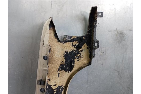 Recambio de aleta delantero izquierda para mercedes-benz 190 (w201) 2.0 (201.023) referencia OEM IAM A2018811701  