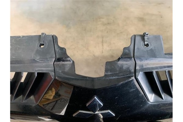 Recambio de paragolpes delantero para mitsubishi colt cz3 berl. 3 (z30) 1.5 di-d instyle referencia OEM IAM 6400A919  