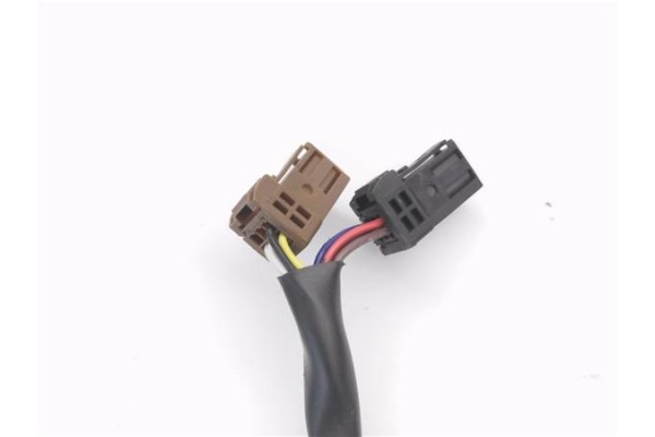 Recambio de retrovisor electrico derecho para peugeot 207 sw 1.6 hdi referencia OEM IAM E9024528  