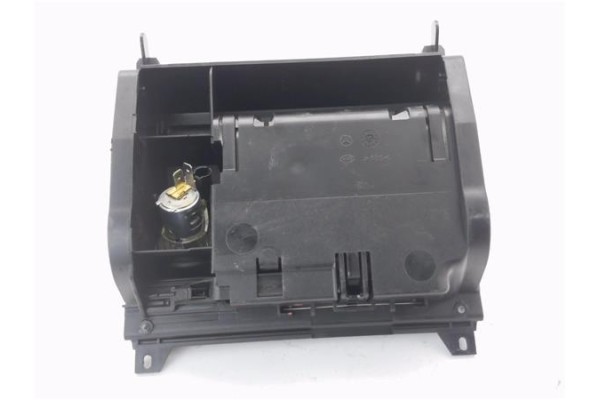 Recambio de cenicero para mercedes-benz clase e (bm 210) berlina 2.0 200 (210.035) referencia OEM IAM A2108100830  