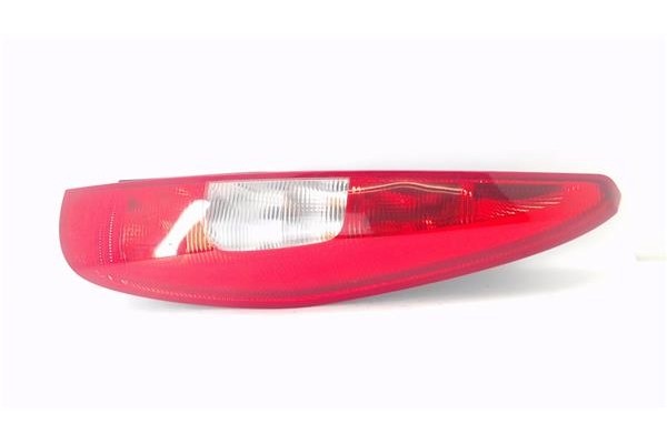 Recambio de piloto trasero derecho para mitsubishi colt cz3 berl. 5 (z30a) 1.5 di-d inform referencia OEM IAM 8330A328  