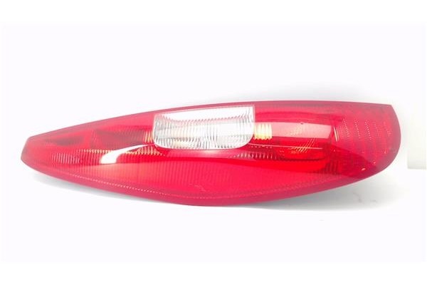 Recambio de piloto trasero izquierdo para mitsubishi colt cz3 berl. 5 (z30a) 1.5 di-d inform referencia OEM IAM 8330A327  