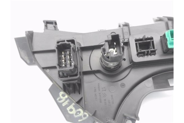 Recambio de interruptor luces emergencia para peugeot partner combispace (5f) 1.6 hdi 90 referencia OEM IAM 9680931977 6,31E+07 