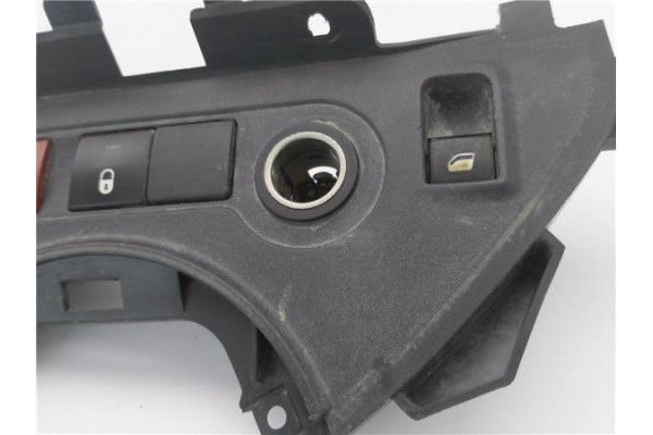 Recambio de interruptor luces emergencia para peugeot partner combispace (5f) 1.6 hdi 90 referencia OEM IAM 9680931977 6,31E+07 