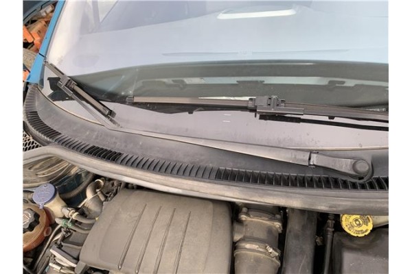 Recambio de brazo limpiaparabrisas delantero derecho para peugeot 207 1.6 hdi referencia OEM IAM 6429AN  