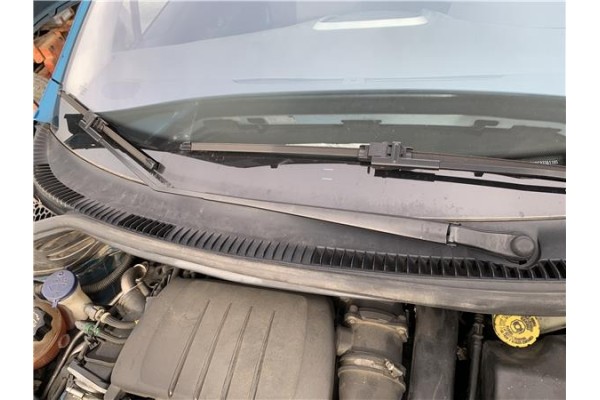 Recambio de brazo limpiaparabrisas delantero derecho para peugeot 207 1.6 hdi referencia OEM IAM 6429AN  