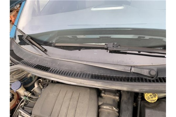 Recambio de brazo limpiaparabrisas delantero derecho para peugeot 207 1.6 hdi referencia OEM IAM 6429AN  