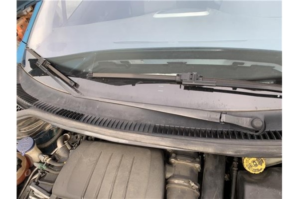 Recambio de brazo limpiaparabrisas delantero derecho para peugeot 207 1.6 hdi referencia OEM IAM 6429AN  