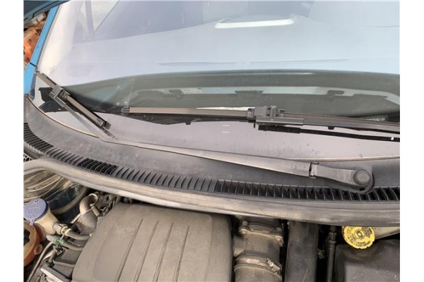 Recambio de brazo limpiaparabrisas delantero derecho para peugeot 207 1.6 hdi referencia OEM IAM 6429AN  