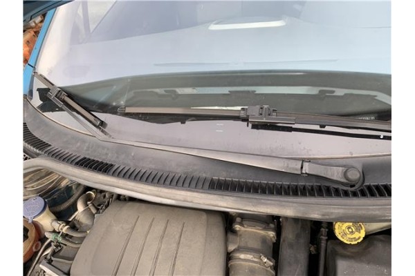 Recambio de brazo limpiaparabrisas delantero derecho para peugeot 207 1.6 hdi referencia OEM IAM 6429AN  