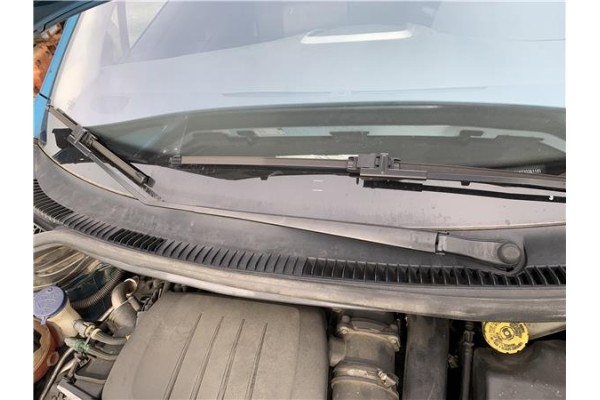 Recambio de brazo limpiaparabrisas delantero derecho para peugeot 207 1.6 hdi referencia OEM IAM 6429AN  